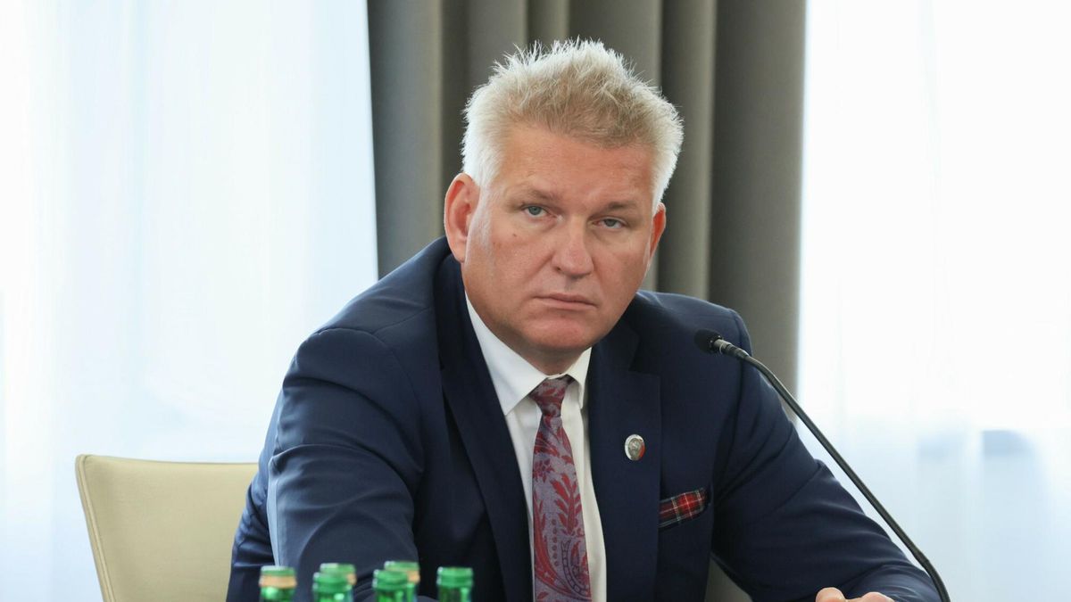 MZ uderza w e-papierosy. Wojciech Konieczny jest za "całkowitym zakazem sprzedaży"