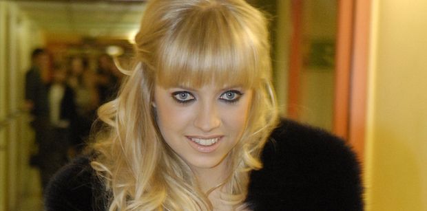 Pamiętacie Sashę Strunin z The Jet Set? Dziś kończy 37 lat i jest szczęśliwą mężatką. Jak teraz wygląda i czym się zajmuje? (ZDJĘCIA)