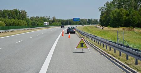 Ile można stać na pasie awaryjnym? W niektórych sytuacjach w nieskończoność