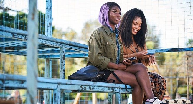 Nie tylko „Reniferek”. Przegląd seriali komediowych o traumie