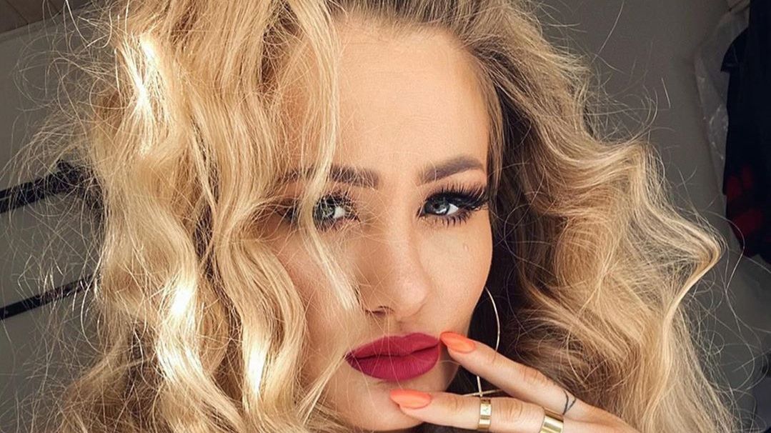 Uczestniczka programu "Gogglebox" narzeka na działania rządu. Krytykuje niektóre obostrzenia