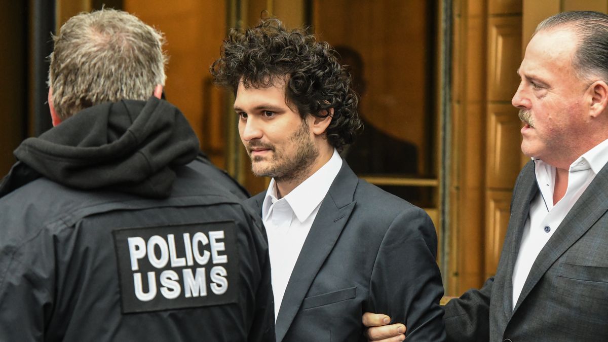 Bankman-Fried Released on $250 Million Bond in FTX Fraud Case
Bloomberg
americas, courts, crypto-currency, crypto currencies, justice, u.s., ftx, cryptocurrencies, us, cryptography, crypto, judiciary, court, u.s.a., business news, north american, industries, united states of america, finance, financial, american, digital currency markets