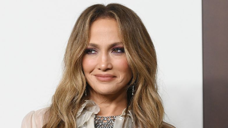 54-letnia Jennifer Lopez pozuje w koronkowej bieliźnie. Fani komplementują: "SZCZĘKA MI OPADŁA" (ZDJĘCIA)