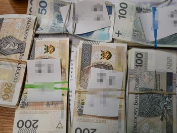 Przelała oszustom 345 tysięcy złotych. Mówili, że to podatek od zysków