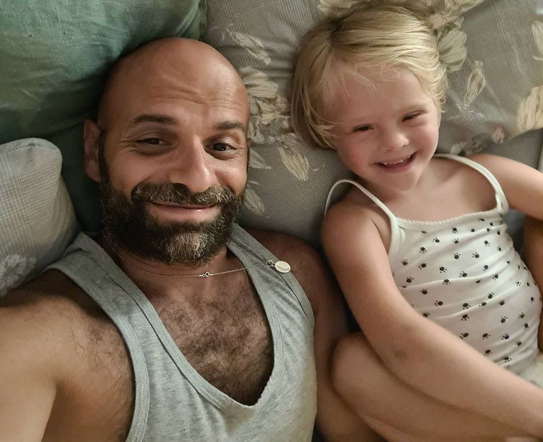 Dziewczynkę z zespołem Downa odrzuciło 20 rodzin. Adoptował ją samotny mężczyzna
