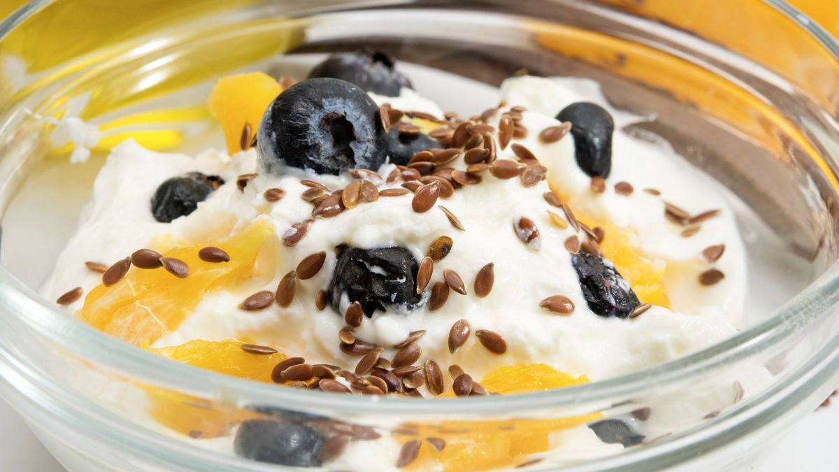 Jakie produkty warto uwzględnić w diecie, by opóźnić procesy starzenia?