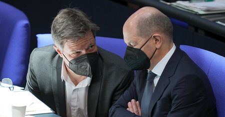 Niemcy zmniejszą o połowę import rosyjskiej ropy. Jest termin