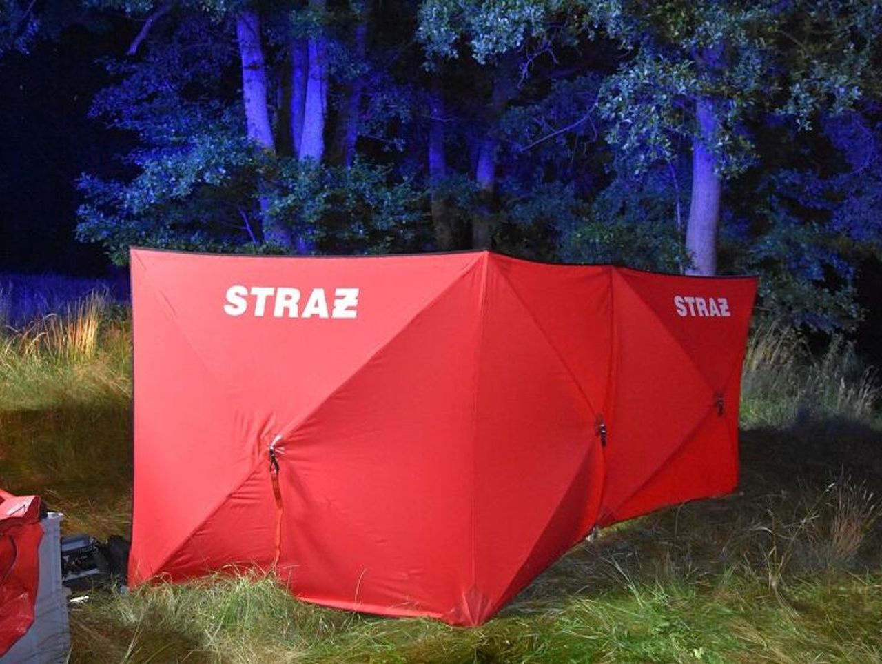 Jezioro Lubowidzkie: 19-latek utonął na niestrzeżonej plaży. Wypłynął daleko od brzegu i zabrakło mu sił na powrót