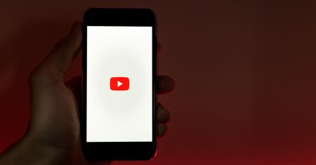 YouTube pokazał swoją krótszą stronę. Jak korzystać z YouTube Shorts?
