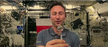 Polak wraca z kosmosu. Można oglądać na żywo