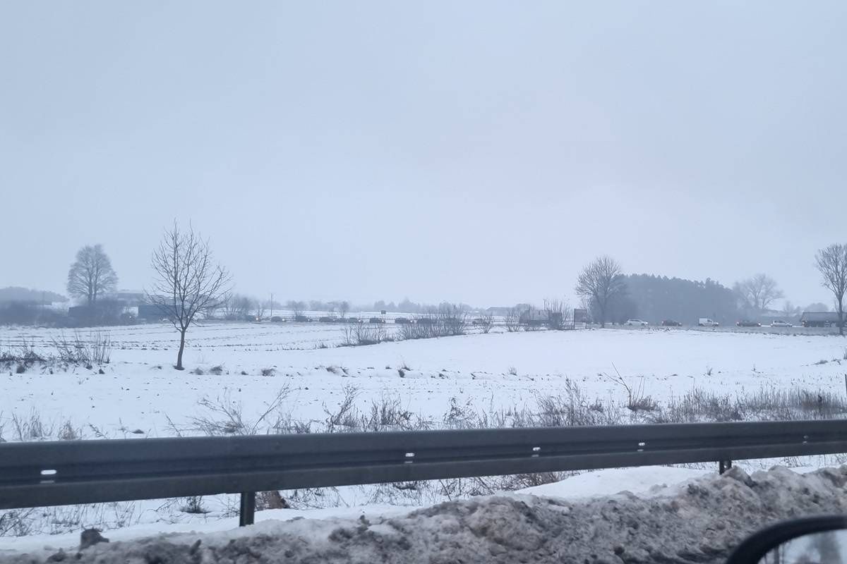 Korek na DK82 po pożarze w Łuszczowie