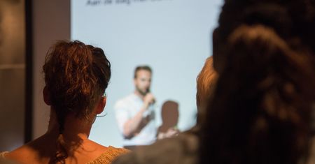 PowerPoint wyświetli napisy podczas prezentacji, by lepiej walczyć z wykluczeniem