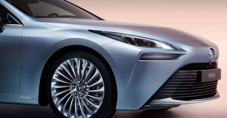 Toyota Mirai na wodór trafi do salonów w Polsce. Tankowanie będzie wyzwaniem