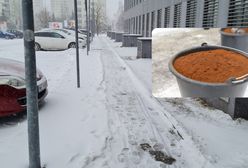 Warszawa. Eksperyment na Ursynowie. Na chodnikach fusy od kawy zamiast soli i piasku
