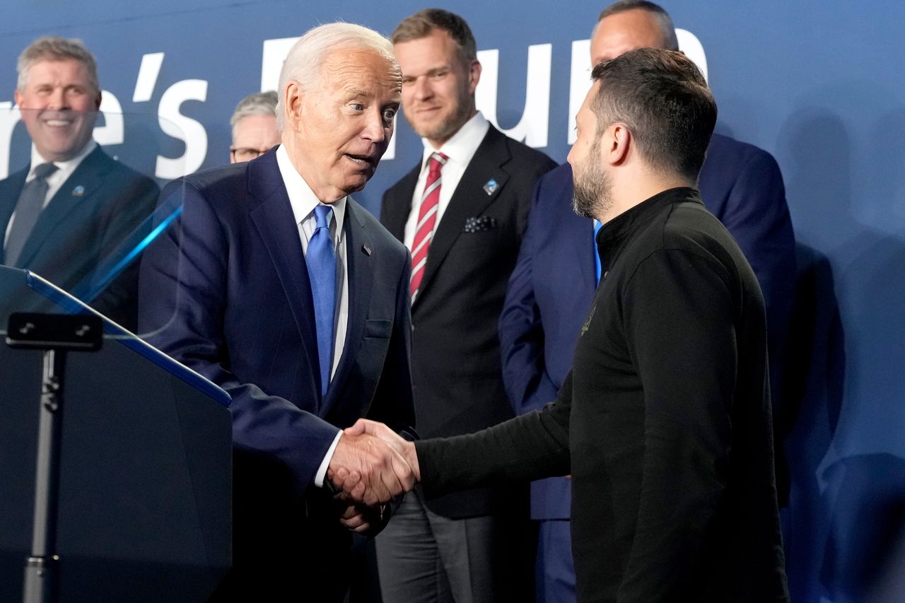 Zełenski i Biden podczas szczytu NATO 