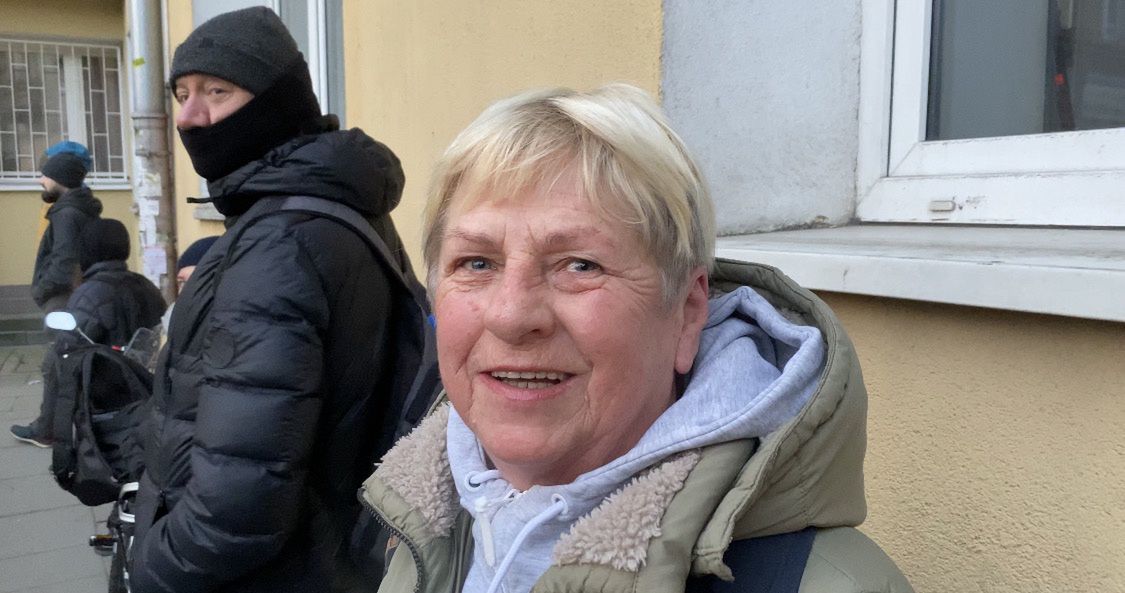 - Co roku stoję w tej kolejce - mówi 