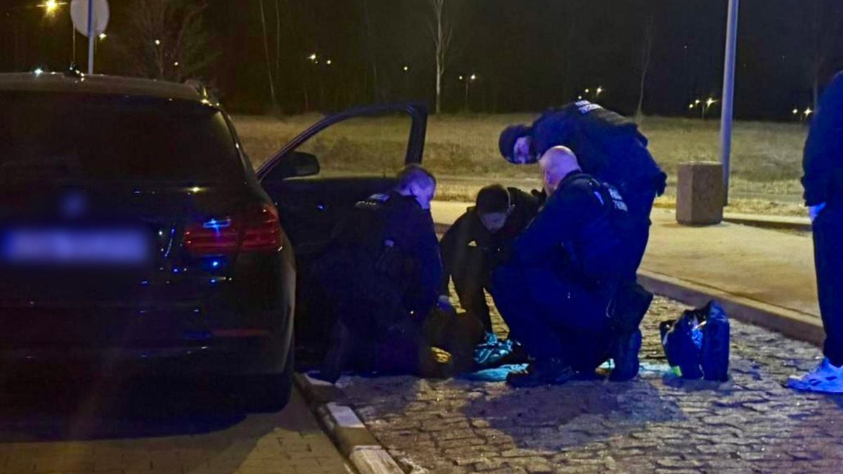 Policjanci uratowali życie 26-latka.