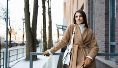 Elegancka moda zimowa do pracy - stylizacje biurowe na niskie temperatury