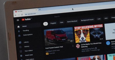 Irytujące reklamy znikną z YouTube’a. Podano datę
