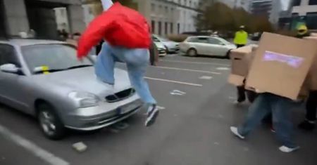 Tiktoker znów szalał w Warszawie. Ludzie mają dość, policja w akcji