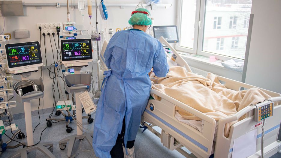 Szpital zaka?ny w Gda?sku podczas 4 falii pandemiiFot. Piotr Hukalo/East News Gdansk, 28.12.2021. Wizyta w Pomorskim Centrum Chorob Zakaznyvch i Gruzlicy w Gdansku podczas 4 fali pandemii koronawirusa.Piotr Hukalo