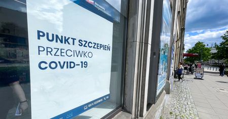 Szczepienia przeciw COVID-19. Jest problem