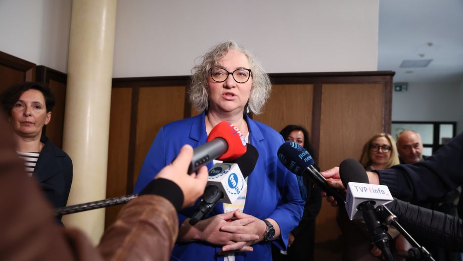 Marta Lempart
Warszawa, 03.10.2024. Liderka Strajku Kobiet Marta Lempart podczas wypowiedzi na korytarzu S�du Okr�gowego w Warszawie, 3 bm. S�d og�osi� wyrok w procesie dot. protest�w po wyroku Trybuna�u Konstytucyjnego w sprawie aborcji. (ad) PAP/Leszek Szyma�ski
Leszek Szyma�ski
aborcja, liderki, organizacja, prawo, proces, protesty, rozprawa, S�d Okr�gowy, s�downictwo, sprawa karna, strajk kobiet, TK, wyrok TK