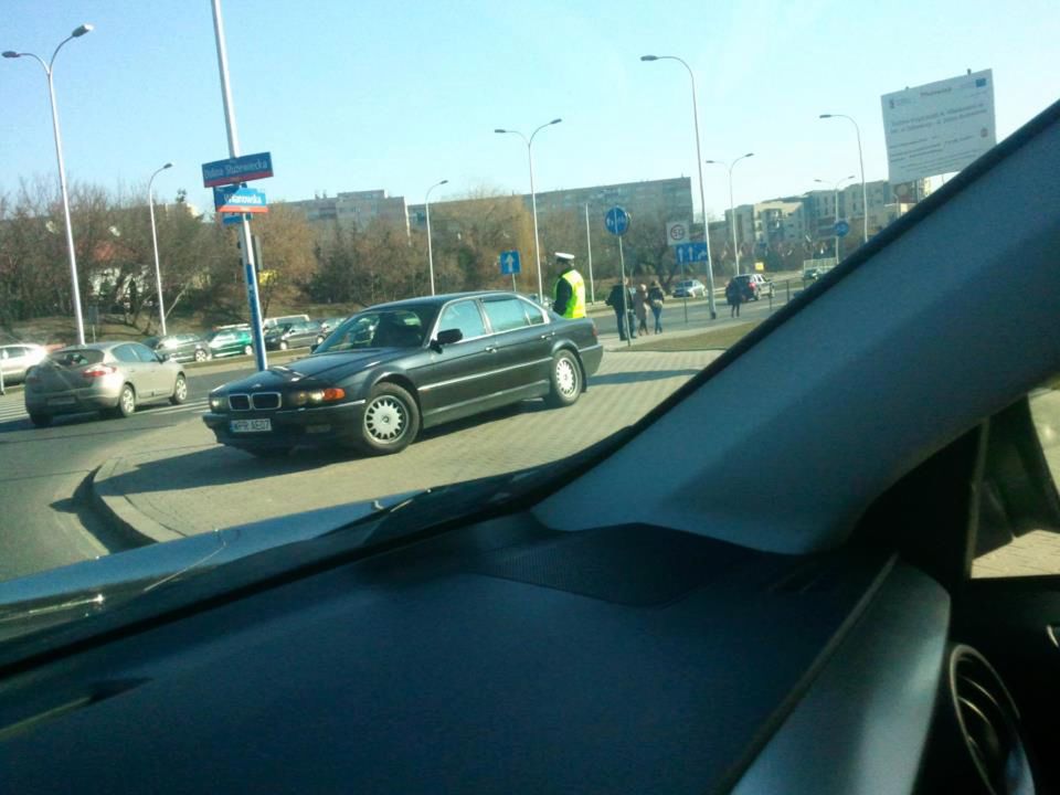 Policyjne BMW E38 (fot. Paweł/adrenalinemotorsport.pl)