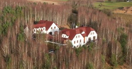 Potężna posiadłość biskupa w środku lasu. "Zmowa milczenia, niczym w sycylijskiej mafii"