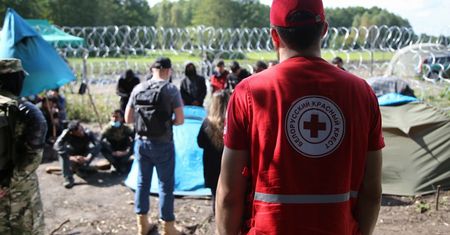 Dzieci z hipotermią trafiają do szpitali. Lekarze pomagają migrantom