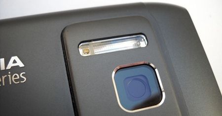 Wczoraj Nokia 801, dzisiaj 803. A Symbian miał ponoć odejść...