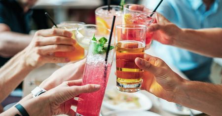 Alkohol, który smakuje jak woda? Ten sposób podbił internet