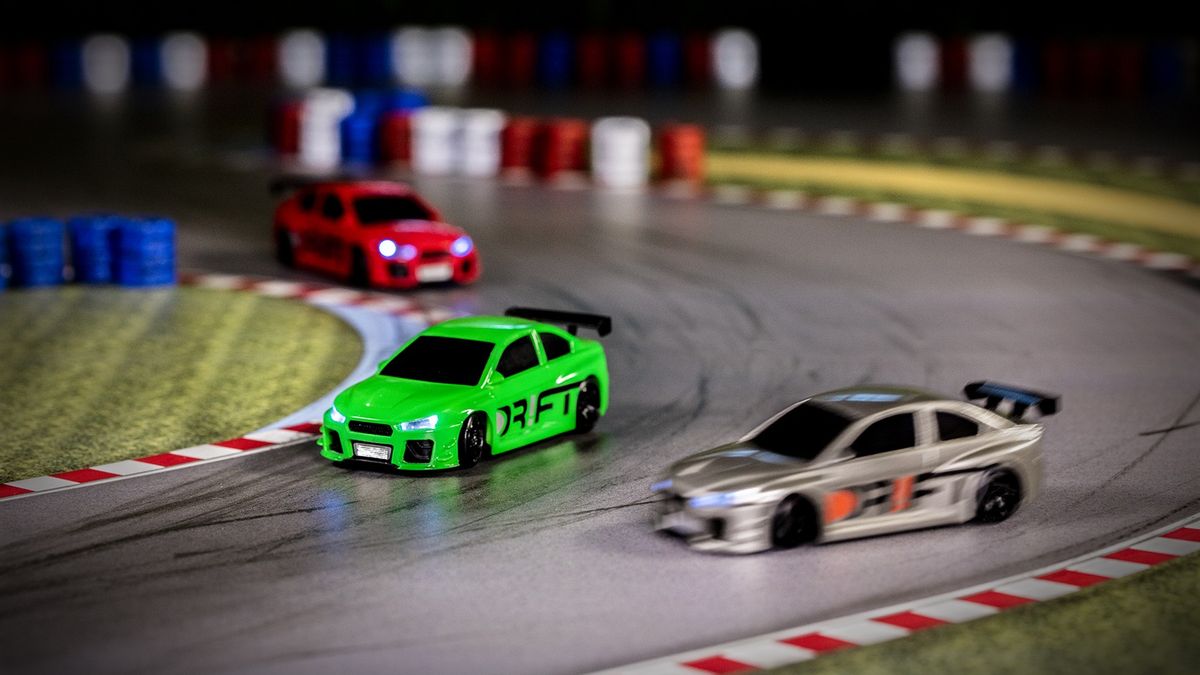 DR!FT: sterowane smartfonem samochody o wiernie odwzorowanej mechanice jazdy 1