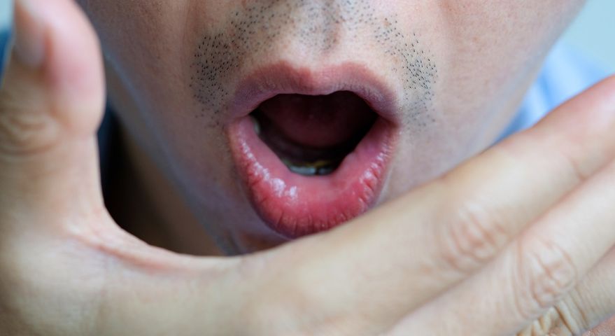 Przykry zapach z ust może świadczyć nawet o nowotworze