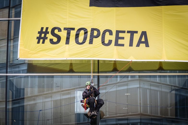 Pikieta Greenpeace przeciwko CETA w Luksemburgu