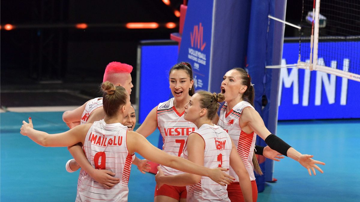 Zdjęcie okładkowe artykułu: Materiały prasowe / Materiały prasowe/volleyballworld.com / Na zdjęciu: reprezentacja Turcji