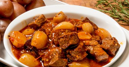 Stifado – pyszny gulasz z Krety