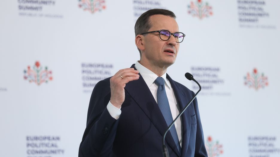 Bulboaca, Mołdawia, 01.06.2023. Premier Mateusz Morawiecki przemawia w ramach II szczytu Europejskiej Wspólnoty Politycznej w Bulboace w środkowej Mołdawii, 1 bm. Wśród tematów szczytu są m.in. inwazja Rosji na Ukrainę, zagrożenia hybrydowe i walka z cyberprzestępczością. (mr) PAP/Rafał Guz