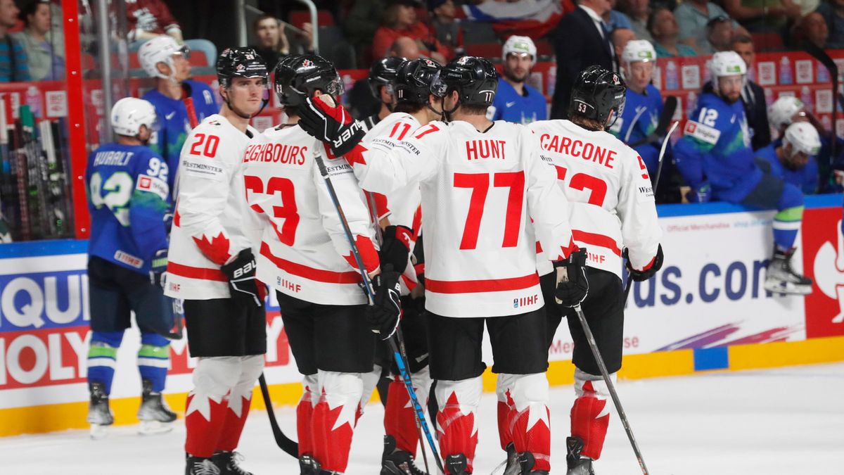 PAP/EPA / TOMS KALNINS  / Na zdjęciu: hokeiści reprezentacji Kanady