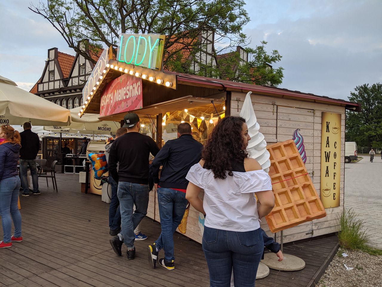 Lody i gofry to obowiązkowa przekąska turysty