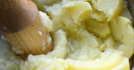 Większość wyrzuca, a to prawdziwy skarb. Podkręci smak purée lepiej niż cokolwiek innego