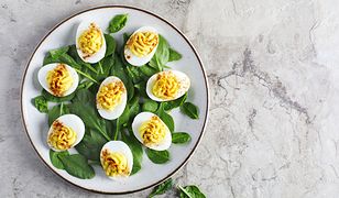 Jak zrobić jajka a'la mimoza? Genialny przepis nie tylko na Wielkanoc