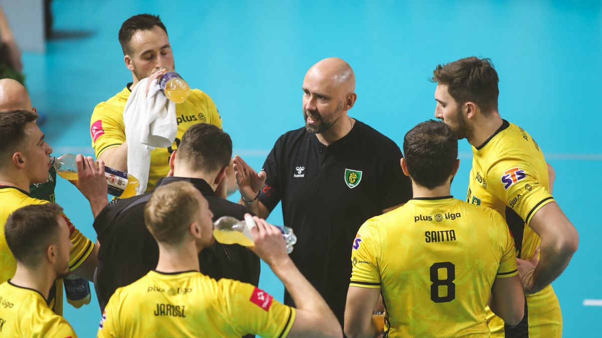 Zdjęcie okładkowe artykułu: Materiały prasowe / PlusLiga / Na zdjęciu: siatkarze GKS-u Katowice przy okazji rozmowy z trenerem Grzegorzem Słabym