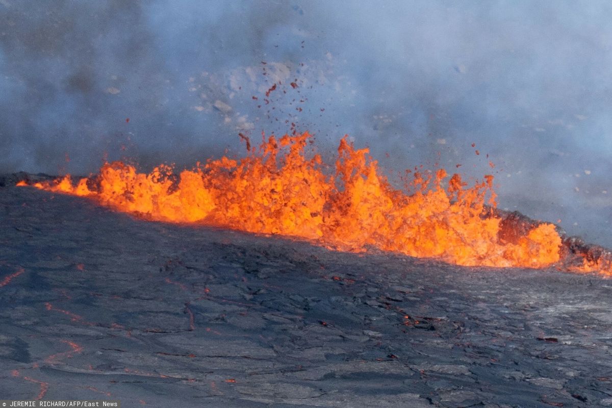 Erupcja wulkanu w masywie Fagradalsfjall na Islandii