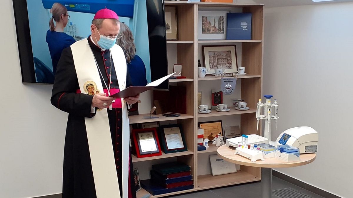 Ksiądz pobłogosławił nowy sprzęt