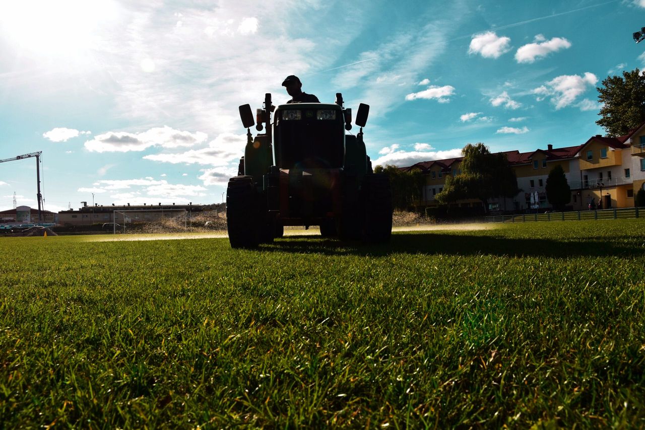 Zapytania o ciągniki komunalne w Biuletynie Zamówień Publicznych