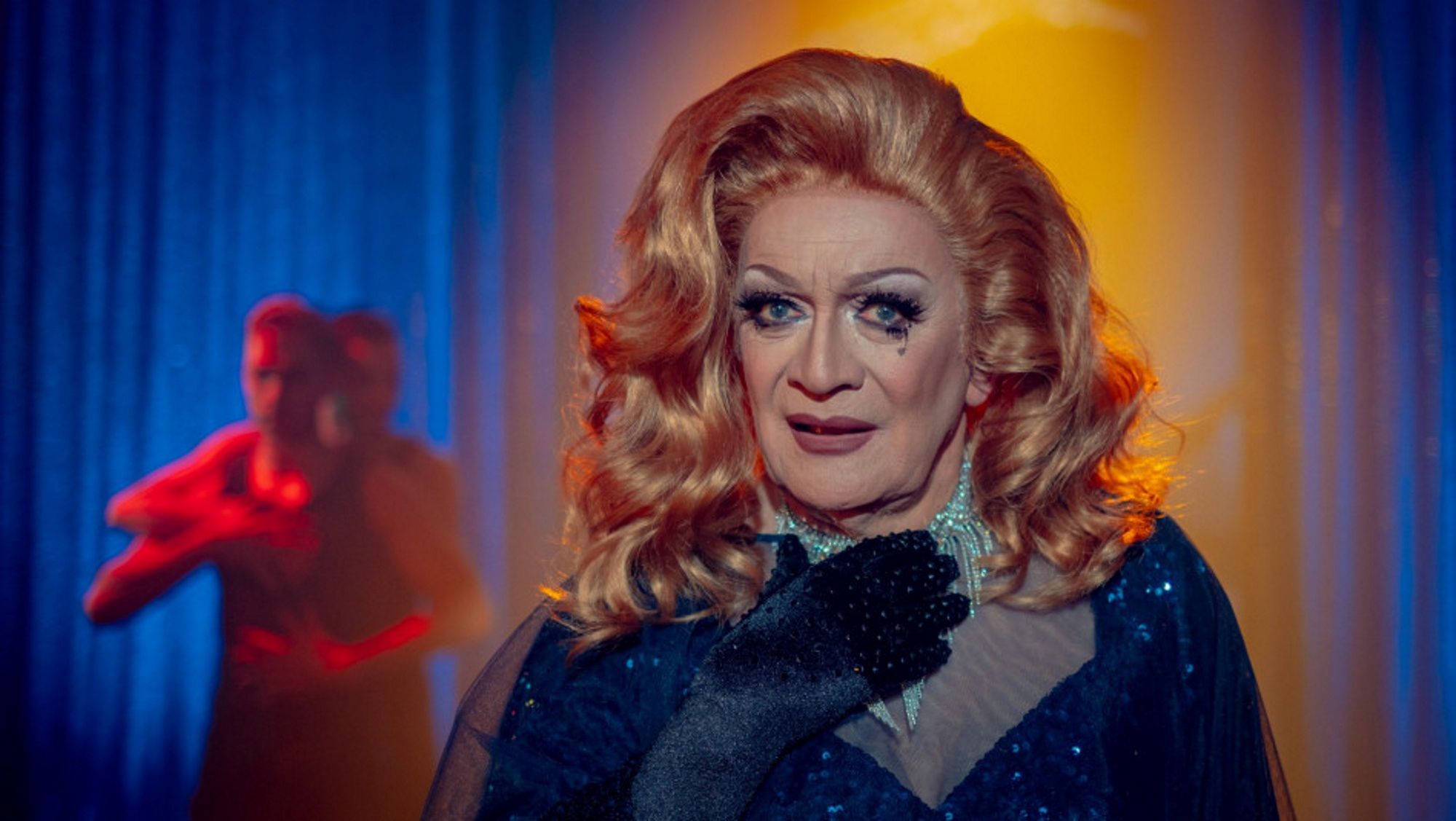 Andrzej Seweryn w serialu "Królowa" zagrał drag queen
