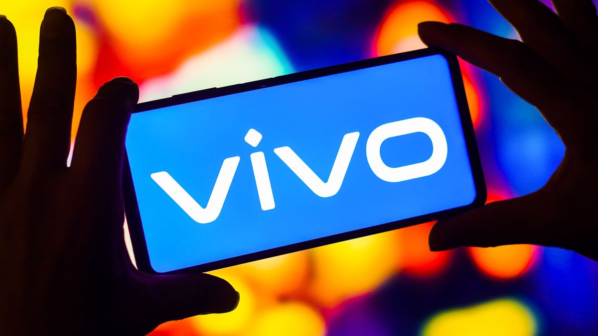 BRAZIL - 2022/12/12: In this photo illustration, the Vivo Communication Technology logo is displayed on a smartphone mobile screen. (Photo Illustration by Rafael Henrique/SOPA Images/LightRocket via Getty Images)