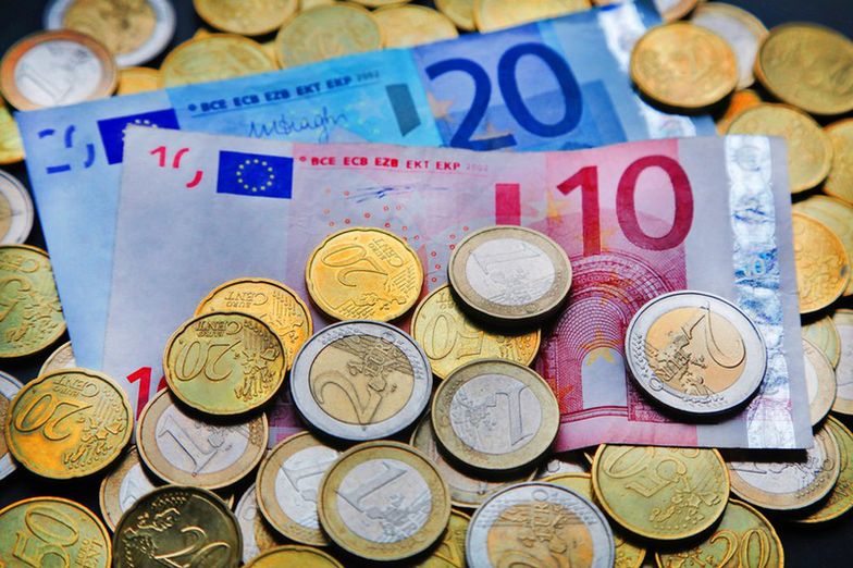 Euro najtańsze od kilku lat. Dzięki polityce EBC