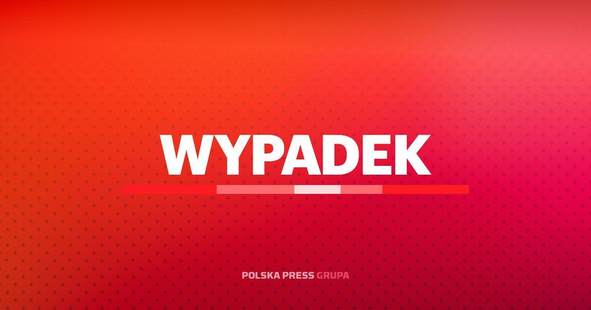 Na miejscu pracuje kilka zastępów straży pożarnej